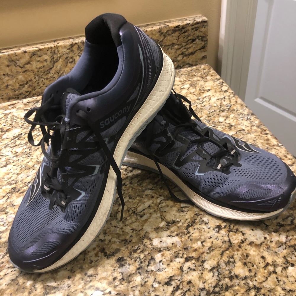 Men’s size 12 Saucony shoes